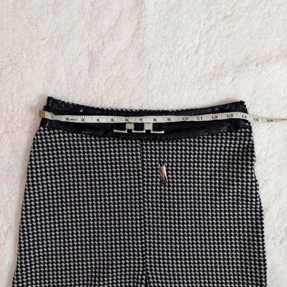 Black and white houndstooth Winter skirt with faux leather belt. - Picture 3 of 6